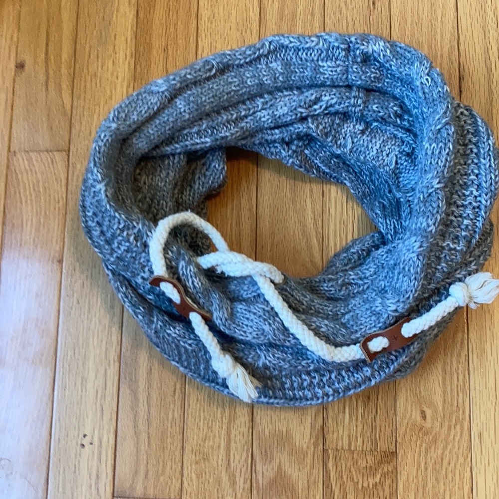 Cable knit snood